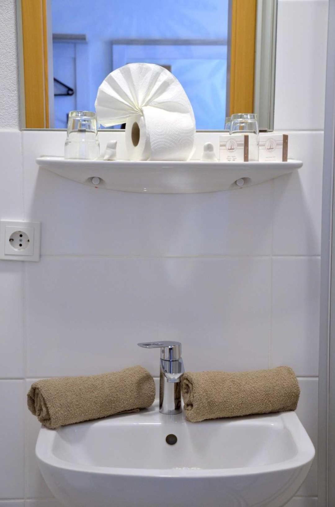 Hotel Zur Seerobbe كوكسهافن المظهر الخارجي الصورة